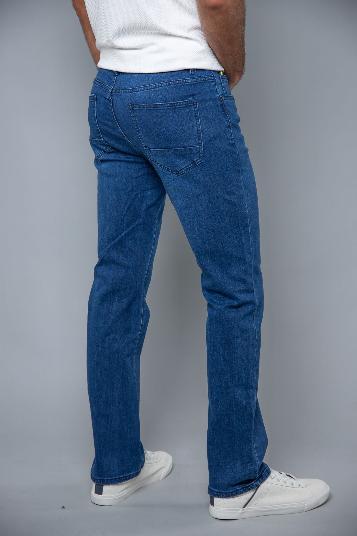 C&S STRAIGHT FIT JEAN 700